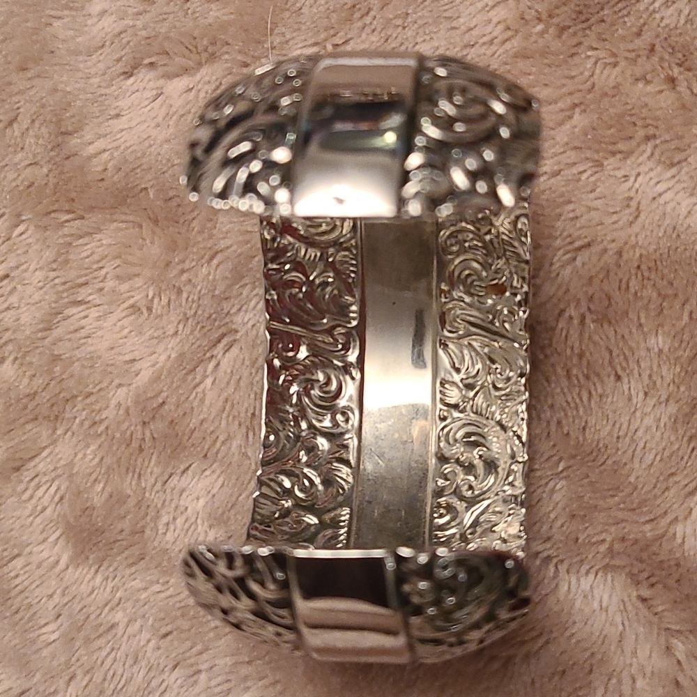 Lia Sophia silver cuff bracelet - Picture 2 of 5